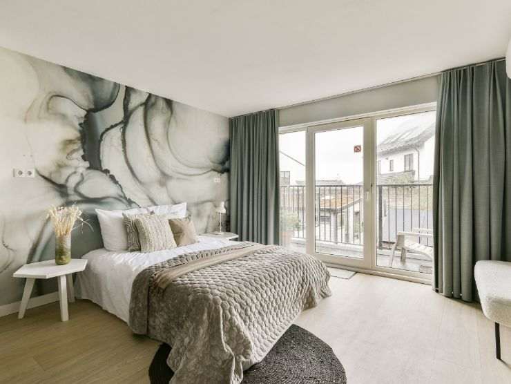 ampia camera da letto moderna