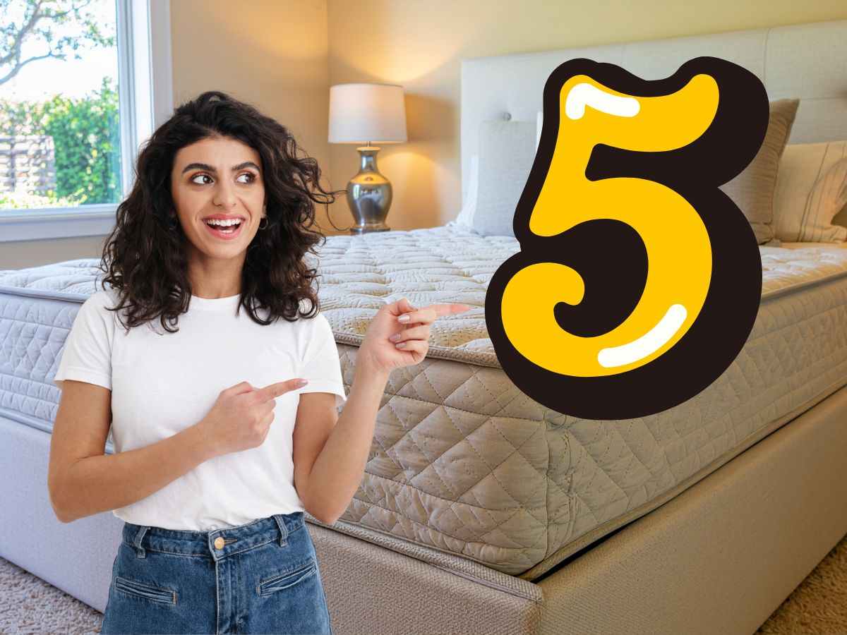 donna fa segno al numero 5